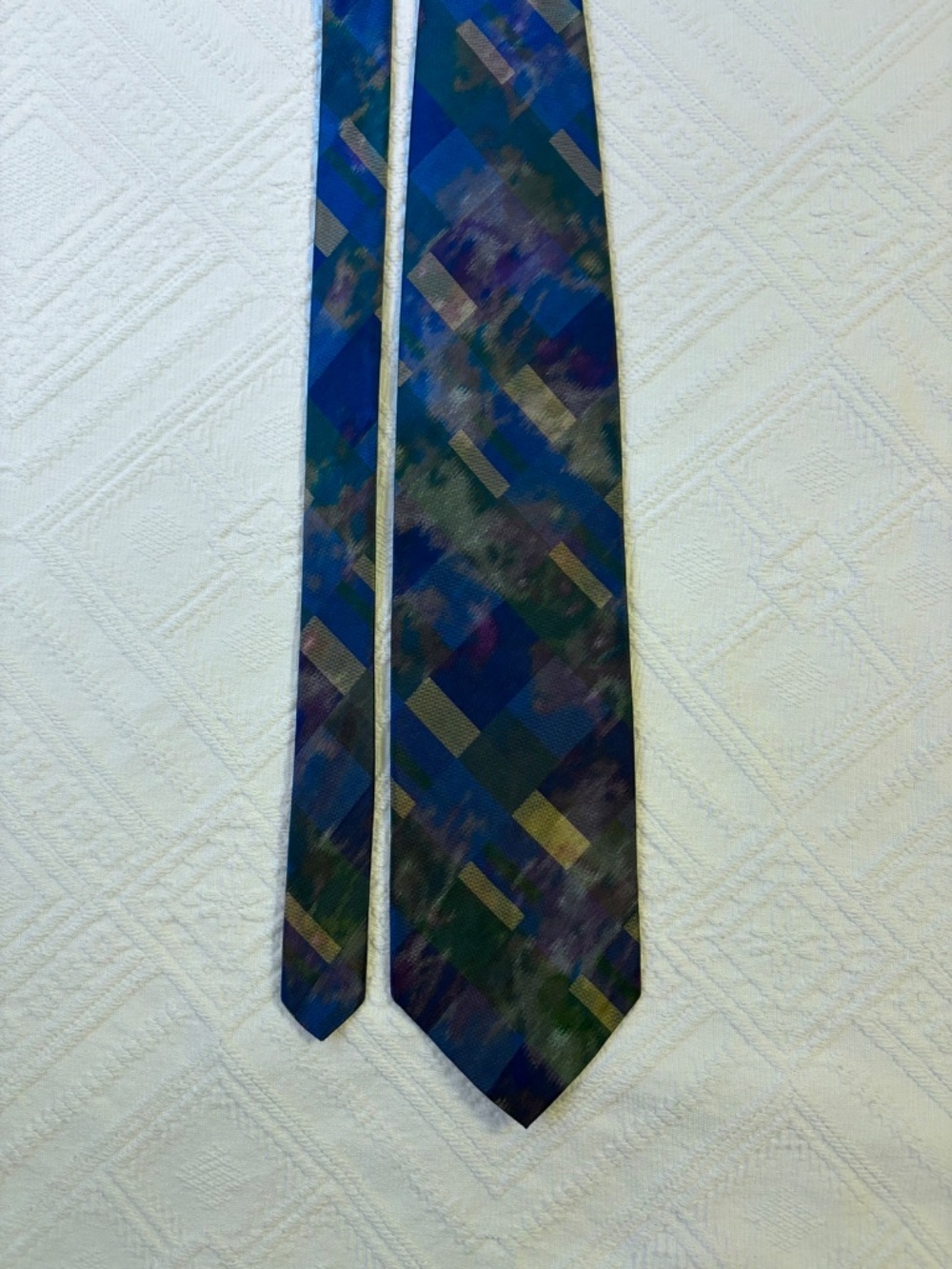 Vintage Ruff Hewn Geometric Abstract Silk Blend Tie - 4" Wide USA Made